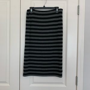 BB Dakota Black and Grey Stripped Pin Skirt size Large
